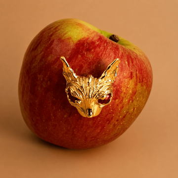 Broche Sphynx Rubi - Banho Ouro